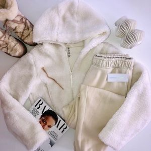 ALO YOGA LA Sherpa Jacket